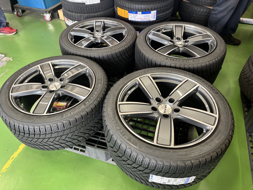 ポルシェ！パナメーラ4EーハイブリッドのスタッドレスSET